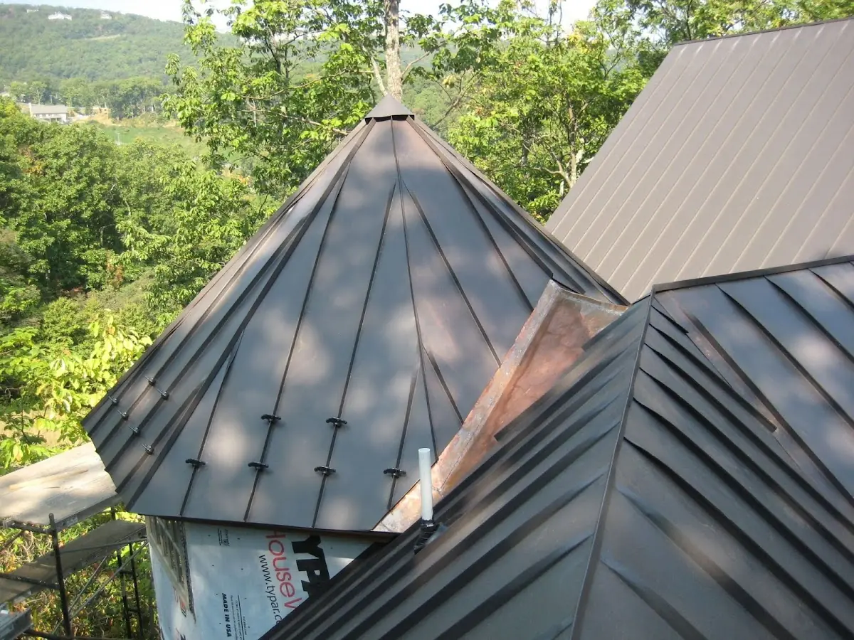 Professional Gutter Cleaning by Craftsman Roofing in Parkwood - Farmfield